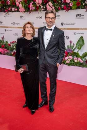 ABB FILMPREIS- Senta Berger und ihr Sohn Simon Verhoeven zu Gast auf dem roten Teppich bei der Verleihung des Deutschen Filmpreis Lola 26 am Palais am Funkturm am 29.05.2026 in Berlin Berlin Deutschland *** ABB FILM AWARD Senta Berger and her son Simon Verhoeven on the red carpet at the German Film Award Lola 26 ceremony at Palais am Funkturm on May 29, 2026 in Berlin Berlin Germany