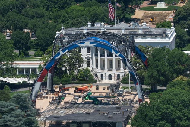 Workers continue construction on the octagon for the upcoming Ultimate Fighting Championship (UFC) match on the South Lawn of the White House in Washington, DC on Friday, May 29, 2026. President Donald Trump is hosting a UFC match at the White House on June 14 in honor of the 250th anniversary of the United States.  WAP20260529027 AARONxSCHWARTZ