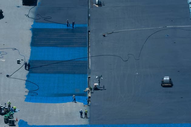 Workers continue to paint the Reflecting Pool in front of Lincoln Memorial in Washington, DC on Friday, May 29, 2026. The repainting of the landmark is part of President Donald Trump s effort to repair Washington landmarks in preparation for the country s 250th birthday this summer.  WAP20260529061 AARONxSCHWARTZ