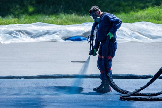 Workers continue to paint the Reflecting Pool in front of Lincoln Memorial in Washington, DC on Friday, May 29, 2026. The repainting of the landmark is part of President Donald Trump s effort to repair Washington landmarks in preparation for the country s 250th birthday this summer.  WAP20260529068 AARONxSCHWARTZ