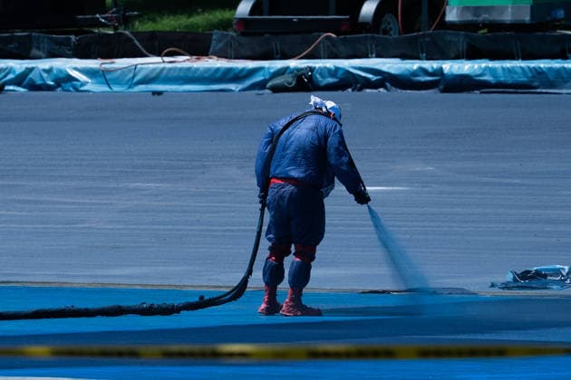 Workers continue to paint the Reflecting Pool in front of Lincoln Memorial in Washington, DC on Friday, May 29, 2026. The repainting of the landmark is part of President Donald Trump s effort to repair Washington landmarks in preparation for the country s 250th birthday this summer.  WAP20260529071 AARONxSCHWARTZ