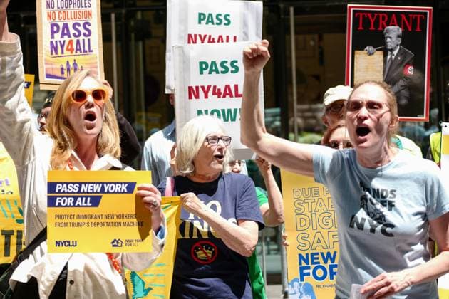 No Police and ICE Collusion Protest New York, NY- May 29: No Police and ICE Collusion Protest in front Of Gov. Kathy Hochul Midtown Office on May 29, 2026 Credit: Camara Porter AdMedia EDITORIAL USE ONLY  Copyright: xx AdMediax admphotostwo993094