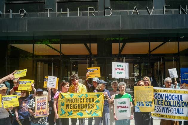 New York, NY- May 29: No Police and ICE Collusion Protest in front Of Gov. Kathy Hochul Midtown Office on May 29, 2026 Credit: Camara Porter USA  - ZUMAa123 20260529_zaa_a123_056 Copyright: xAdMediax