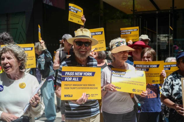 New York, NY- May 29: No Police and ICE Collusion Protest in front Of Gov. Kathy Hochul Midtown Office on May 29, 2026 Credit: Camara Porter USA - ZUMAa123 20260529_zaa_a123_061 Copyright: xAdMediax
