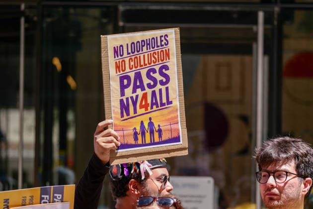 New York, NY- May 29: No Police and ICE Collusion Protest in front Of Gov. Kathy Hochul Midtown Office on May 29, 2026 Credit: Camara Porter USA - ZUMAa123 20260529_zaa_a123_054 Copyright: xAdMediax