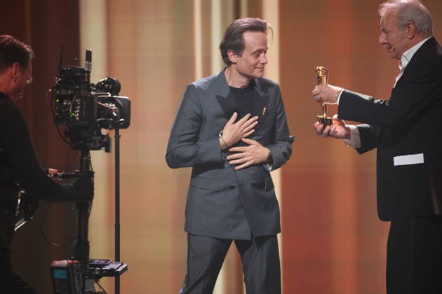 DEUTSCHER FILMPREIS 2026 - SHOW Leander Haußmann Laudator und August Diehl Â· DAS VERSCHWINDEN DES JOSEF MENGELE - BESTE MÄNNLICHE HAUPTROLLE bei der Verleihung DEUTSCHER FILMPREIS 2026 in Berlin *** DEUTSCHER FILMPREIS 2026 SHOW Leander Haußmann laudator and August Diehl Â- DAS VERSCHWINDEN DES JOSEF MENGELE BESTE MÄNNLICHE HAUPTROLLE at the DEUTSCHER FILMPREIS 2026 award ceremony in Berlin Copyright: xEventpressxFuhrx
