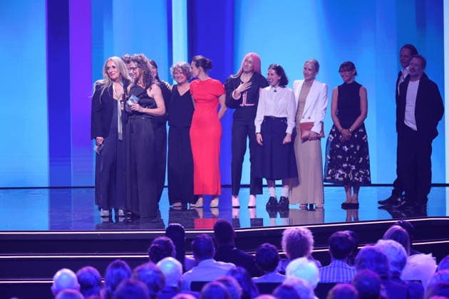 DEUTSCHER FILMPREIS 2026 - SHOW Collien Fernandes Laudatorin und SIRI HUSTVEDT DANCE AROUND THE SELF Produktion: Irene Höfer âˆ™ Medea Film Factory, Dschoint Ventschr Filmproduktion, Regie: Sabine Lidl - BESTER DOKUMENTARFILM bei der Verleihung DEUTSCHER FILMPREIS 2026 in Berlin *** GERMAN FILM AWARD 2026 SHOW Collien Fernandes Laudator and SIRI HUSTVEDT DANCE AROUND THE SELF Production Irene Höfer âˆ™ Medea Film Factory, Dschoint Ventschr Filmproduktion, Director Sabine Lidl BEST DOCUMENTARY FILM at the GERMAN FILM AWARD 2026 ceremony in Berlin Copyright: xEventpressxFuhrx