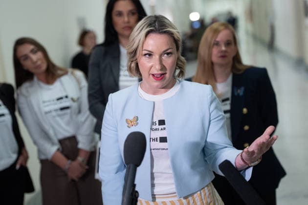 Danielle Bensky, a victim of Jeffrey Epstein s sex trafficking ring, gives remarks to the media outside of a closed-door House Oversight Committee hearing in the Rayburn House Office Building near the U.S. Capitol in Washington, DC on Friday, May 29, 2026. Former Attorney General Pam Bondi is delivering closed testimony on the Department of Justice s handling of the Jeffrey Epstein files.  WAP20260529076 AARONxSCHWARTZ