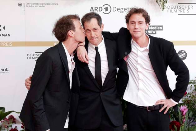 29.05.2026, Oskar Belton, Marc Hosemann and Emil Belton , bei der Verleihung des Deutscher Filmpreis, 2026, Lola, in Berlin, Roter Teppich, *** 29 05 2026, Oskar Belton, Marc Hosemann and Emil Belton , at the award ceremony of the German Film Award, 2026, Lola, in Berlin, Red Carpet,