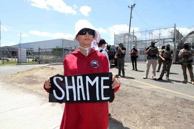May 29, 2026, Newark, New Jersey, USA: Newark, New Jersey May 29,.2026.. Ice detention Center at Deleany Hall in Newark N.j..Ice Agents stand guard in front of the detention center to block activists from disrupting the detention process Newark USA - ZUMAct2_ 20260529_faf_ct2_014 Copyright: xBrucexCotlerx
