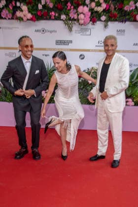 ABB FILMPREIS- Jerry Hoffmann, Aylin Tezel und Kostja Ullmann zu Gast auf dem roten Teppich bei der Verleihung des Deutschen Filmpreis Lola 26 am Palais am Funkturm am 29.05.2026 in Berlin Berlin Deutschland *** ABB FILMPREIS Jerry Hoffmann, Aylin Tezel and Kostja Ullmann as guests on the red carpet at the German Film Award Lola 26 ceremony at the Palais am Funkturm on 29 05 2026 in Berlin Berlin Germany