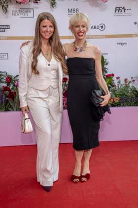 ABB FILMPREIS- Nina Eichinger und Katja Eichinger zu Gast auf dem roten Teppich bei der Verleihung des Deutschen Filmpreis Lola 26 am Palais am Funkturm am 29.05.2026 in Berlin Berlin Deutschland *** ABB FILMPREIS Nina Eichinger and Katja Eichinger as guests on the red carpet at the German Film Award Lola 26 ceremony at Palais am Funkturm on 29 05 2026 in Berlin Berlin Germany