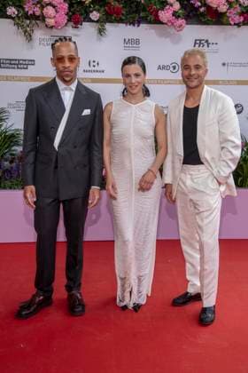 ABB FILMPREIS- Jerry Hoffmann, Aylin Tezel und Kostja Ullmann zu Gast auf dem roten Teppich bei der Verleihung des Deutschen Filmpreis Lola 26 am Palais am Funkturm am 29.05.2026 in Berlin Berlin Deutschland *** ABB FILMPREIS Jerry Hoffmann, Aylin Tezel and Kostja Ullmann as guests on the red carpet at the German Film Award Lola 26 ceremony at the Palais am Funkturm on 29 05 2026 in Berlin Berlin Germany