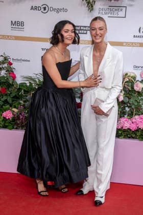 ABB FILMPREIS- Tomomi Themann und Lilly Krug zu Gast auf dem roten Teppich bei der Verleihung des Deutschen Filmpreis Lola 26 am Palais am Funkturm am 29.05.2026 in Berlin Berlin Deutschland *** ABB FILMPREIS Tomomi Themann and Lilly Krug as guests on the red carpet at the German Film Award Ceremony Lola 26 at Palais am Funkturm on 29 05 2026 in Berlin Berlin Germany