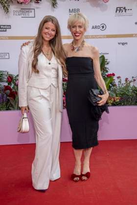 ABB FILMPREIS- Nina Eichinger und Katja Eichinger zu Gast auf dem roten Teppich bei der Verleihung des Deutschen Filmpreis Lola 26 am Palais am Funkturm am 29.05.2026 in Berlin Berlin Deutschland *** ABB FILMPREIS Nina Eichinger and Katja Eichinger as guests on the red carpet at the German Film Award Lola 26 ceremony at Palais am Funkturm on 29 05 2026 in Berlin Berlin Germany