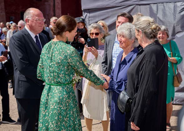 2026-05-29 LANDSKRONA SWEDEN Crown Princess Victoria of Sweden. Crown Princess Victoria opens the exhibition Escape in 1943. In the autumn of 1943, one of the largest rescue operations of the Holocaust took place when thousands of Danish Jews fled across the Sound to Sweden. With the help of fishermen, the resistance movement and civilians, the majority of Denmark s Jewish population was able to escape the Nazi deportations. PICTURE: Crownprincess Victoria and Birthe Trommer, is a Danish-American Holocaust survivor. PHOTO: Stefan Lindblom TT code 20116 Sweden x20116x *** 2026 05 29 LANDSKRONA SWEDEN Crown Princess Victoria of Sweden Crown Princess Victoria opens the exhibition Escape in 1943 In the autumn of 1943, one of the largest rescu  Copyright: xStefanxLindblom TTx Royal Swedish Family MRI4p0AdAgo