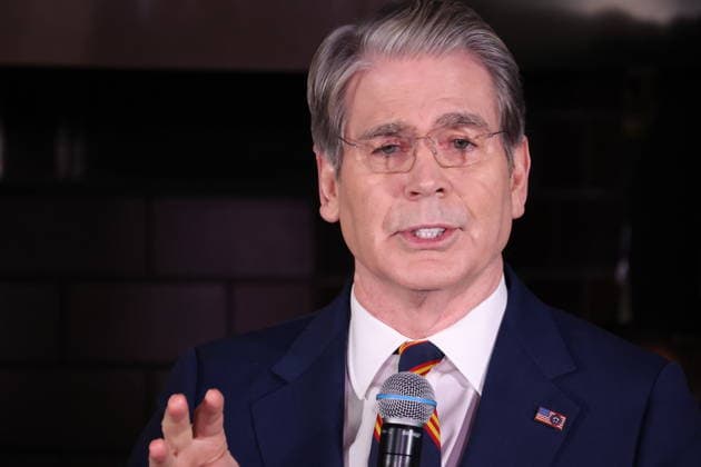 Thousand Oaks CA- May 29: Secretary of Treasury Scott Bessent at the Trump Accounts Tour om May 29, 2026 Credit: USA - ZUMAa123 20260529_zaa_a123_093 Copyright: xAdMediax
