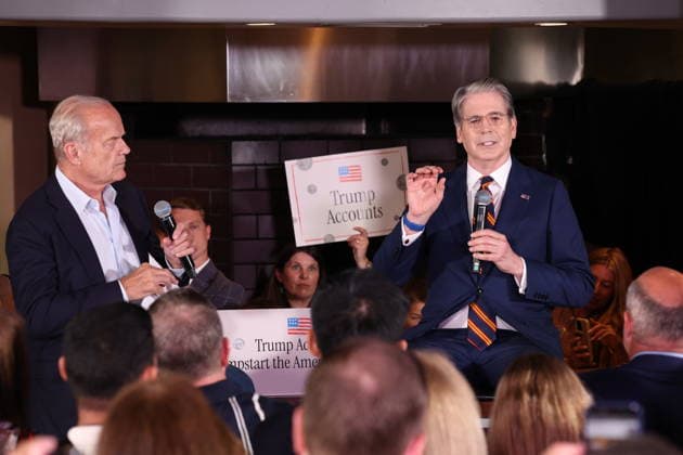 Thousand Oaks CA- May 29: Kelsey Grammer & Secretary of Treasury , Scott Bessent at the Trump Accounts Tour om May 29, 2026 Credit: USA - ZUMAa123 20260529_zaa_a123_117 Copyright: xAdMediax