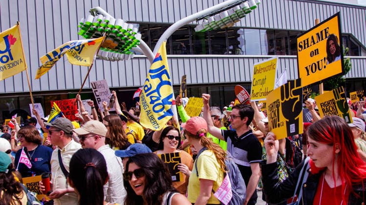 Fight Back Rally in Downtown Edmonton, Canada - 29 May 2026 A crowd of protesters marches with signs and flags through the streets of Downtown Edmonton to protest the Actions of the Provincial United Conservative Party Government. Downtown Edmonton Canada Copyright: xRonxPalmerx xSOPAxImagesx 2026_05_29Fightbackrally825237