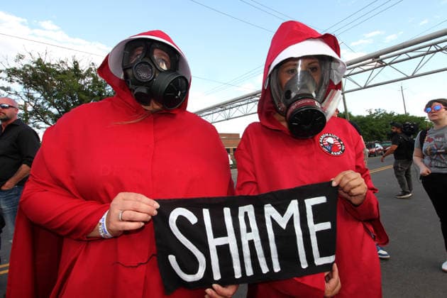 May 29, 2026, Newark, New Jersey, USA: Newark, New Jersey May 29,.2026.. Ice detention Center at Deleany Hall in Newark N.j..Ice Agents stand guard in front of the detention center to block activists from disrupting the detention process Newark USA - ZUMAct2_ 20260529_faf_ct2_069 Copyright: xBrucexCotlerx