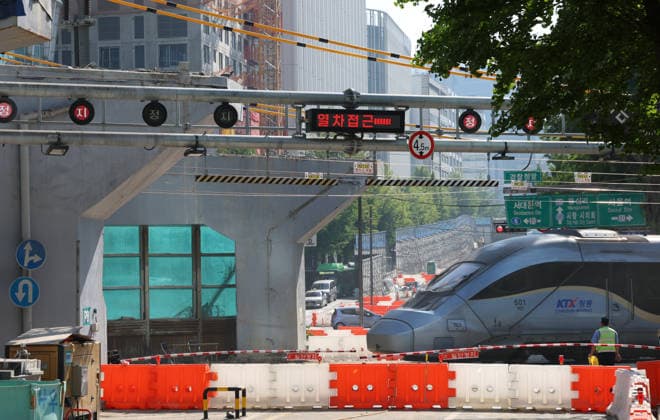 Gyeongui Line resumes operations Gyeongui Line resumes operations A train travels on the Gyeongui Line in Seoul on May 30, 2026, after resuming operations that had been halted due to the partial collapse of the Seosomun Overpass in western Seoul. (Yonhap) 2026-05-30 10:47:45 < 1980-2026 YONHAPNEWS AGENCY. .> ¼­¿ïÆ¯º°½Ã EDITORIAL USE ONLY  Copyright: xx PYH2026053001650031500 YonhapxNewsx yonphotos252808