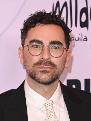 Critics Choice Association™s Annual Celebration of LGBTQ+ Cinema and TV Dan Levy arriving to The Critics Choice Association™s 3rd Annual Celebration of LGBTQ+ Cinema and Television held at the Four Seasons Hotel Los Angeles on May 29, 2026 in Los Angeles, CA. Los Angeles Four Seasons Hotel Los Angeles at Beverly Hills California USA Copyright: xLeexWattx xAFF-USA.COMx