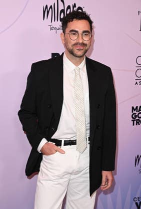 Critics Choice Association™s Annual Celebration of LGBTQ+ Cinema and TV Dan Levy arriving to The Critics Choice Association™s 3rd Annual Celebration of LGBTQ+ Cinema and Television held at the Four Seasons Hotel Los Angeles on May 29, 2026 in Los Angeles, CA. Los Angeles Four Seasons Hotel Los Angeles at Beverly Hills California USA Copyright: xLeexWattx xAFF-USA.COMx