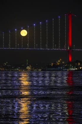 Full moon in Istanbul ISTANBUL, TURKIYE - MAY 30: Full moon rises over Istanbul, aligning with the 15 July Martyrs Bridge, the Grand Mecidiye Mosque (foreground), the Suleymaniye Mosque (background), the Beyazit Tower (left), and the New Mosque (bottom left) in Istanbul, Turkiye, on May 30, 2026. Isa Terli Anadolu Istanbul Turkey. Editorial use only. Please get in touch for any other usage.  Copyright: x2026xAnadoluxIsaxTerlix