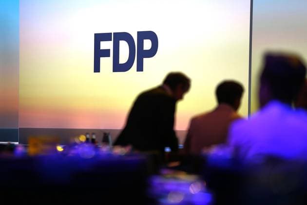 Berlin, Deutschland, 30.05.2026: Estrel: 77. Bundesparteitag der FDP: Delegierte kommen vor Beginn ins Plenum *** Berlin, Germany, 30 05 2026 Estrel 77 Federal Party Conference of the FDP Delegates enter the plenum before the start Copyright: xdtsxNachrichtenagenturx dts_121108