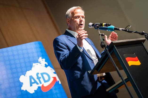 Leif-Erik Holm, Landesvorsitzender und Spitzenkandidat zur Landtagswahl. hält die Eröffnungsrede vor dem Landesparteitag;Landesparteitag AfD Mecklenburg-Vorpommern in Grimmen, Grimmen Mecklenburg-Vorpommern Deutschland Kulturhaus Treffpunkt Europas *** Leif Erik Holm, state chairman and top candidate for the state parliamentary elections gives the opening speech before the state party conference AfD Mecklenburg-Vorpommern state party conference in Grimmen, Grimmen Mecklenburg-Vorpommern Germany Kulturhaus Treffpunkt Europas