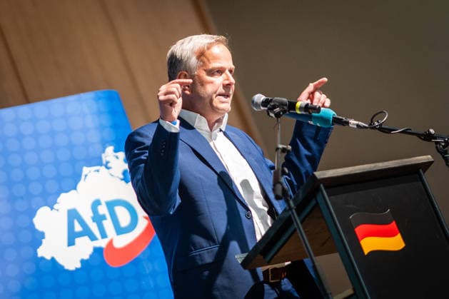 Leif-Erik Holm, Landesvorsitzender und Spitzenkandidat zur Landtagswahl. hält die Eröffnungsrede vor dem Landesparteitag;Landesparteitag AfD Mecklenburg-Vorpommern in Grimmen, Grimmen Mecklenburg-Vorpommern Deutschland Kulturhaus Treffpunkt Europas *** Leif Erik Holm, state chairman and top candidate for the state parliamentary elections gives the opening speech before the state party conference AfD Mecklenburg-Vorpommern state party conference in Grimmen, Grimmen Mecklenburg-Vorpommern Germany Kulturhaus Treffpunkt Europas