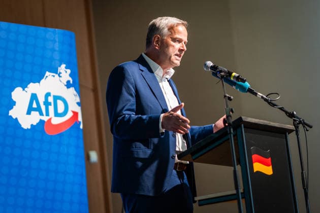 News Bilder des Tages Leif-Erik Holm, Landesvorsitzender und Spitzenkandidat zur Landtagswahl. hält die Eröffnungsrede vor dem Landesparteitag;Landesparteitag AfD Mecklenburg-Vorpommern in Grimmen, Grimmen Mecklenburg-Vorpommern Deutschland Kulturhaus Treffpunkt Europas *** Leif Erik Holm, state chairman and top candidate for the state parliamentary elections gives the opening speech before the state party conference AfD Mecklenburg-Vorpommern state party conference in Grimmen, Grimmen Mecklenburg-Vorpommern Germany Kulturhaus Treffpunkt Europas