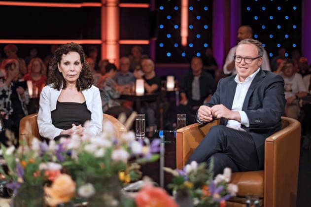 MDR - Riverboat. Sängerin Jennifer Rush ( Heidi Stern ) und Mario Voigt ( CDU Ministerpräsident Thüringen ) anläßlich der Aufzeichnung der MDR - Talkshow Riverboat am 29.05.2026 in der Mediacity Leipzig. 20260529SFL0066 *** MDR Riverboat singer Jennifer Rush Heidi Stern and Mario Voigt CDU Prime Minister of Thuringia on the occasion of the recording of the MDR talk show Riverboat on 29 05 2026 at Mediacity Leipzig 20260529SFL0066