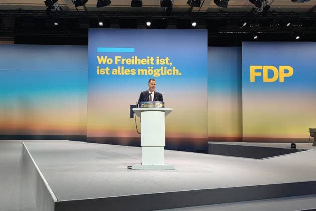 Berlin, Deutschland, 30.05.2026: Estrel: 77. Bundesparteitag der FDP: Christian Dürr, Noch-Parteichef, hält eine Rede *** Berlin, Germany, 30 05 2026 Estrel 77 Federal Party Conference of the FDP Christian Dürr, still party leader, gives a speech Copyright: xdtsxNachrichtenagenturx dts_121112