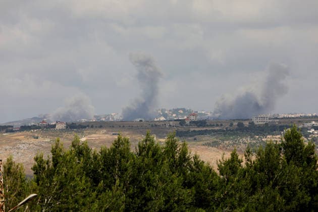 Israeli army continues air strikes on Lebanon s Nabatieh despite ceasefire NABATIEH, LEBANON - MAY 30: A view of smoke rising from the area following Israeli air strikes targeting the village of Yohmor and Mount Ali al-Tahir in Nabatieh Governorate, southern Lebanon, on May 30, 2026. The Israeli army continued to carry out air strikes on various towns in Nabatieh, violating the ceasefire agreement. Ramiz Dallah Anadolu Nabatieh Lebanon. Editorial use only. Please get in touch for any other usage.  Copyright: x2026xAnadoluxRamizxDallahx