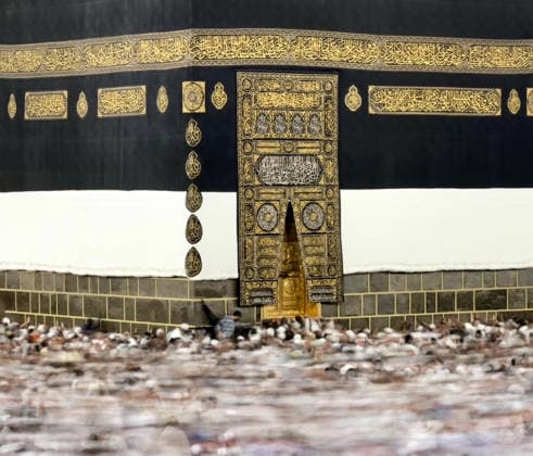 Muslim pilgrims perform farewell circumambulation, begin leaving Kaaba MECCA, SAUDI ARABIA - MAY 30: Muslim pilgrims perform the farewell circumambulation (Tawaf al-Wadaa) at the Kaaba before departing the holy city of Mecca, Saudi Arabia on May 30, 2026. Prior to this final ritual completing their Hajj pilgrimage, they fulfilled their duty of waqfah in Arafat and Muzdalifah on the eve of Eid al-Adha, proceeded to Jamarat to throw pebbles at the Akaba jamrah (the grand devil), and subsequently performed the visit circumambulation (Tawaf al-Ziyarah) and Sa i. Ali Atmaca Anadolu Mecca Saudi Arabia. Editorial use only. Please get in touch for any other usage.  Copyright: x2026xAnadoluxAlixAtmacax