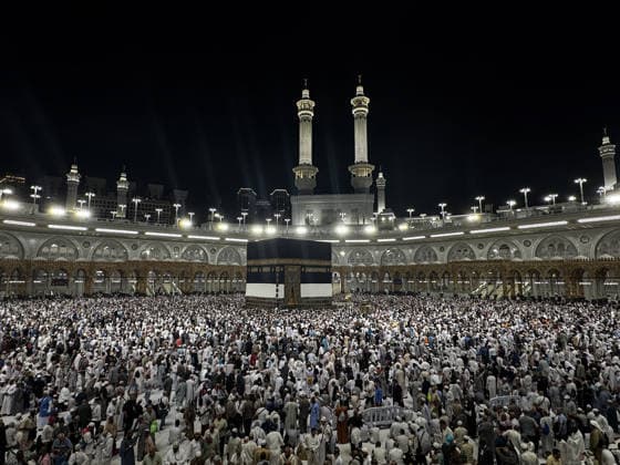 Muslim pilgrims perform farewell circumambulation, begin leaving Kaaba MECCA, SAUDI ARABIA - MAY 30: Muslim pilgrims perform the farewell circumambulation (Tawaf al-Wadaa) at the Kaaba before departing the holy city of Mecca, Saudi Arabia on May 30, 2026. Prior to this final ritual completing their Hajj pilgrimage, they fulfilled their duty of waqfah in Arafat and Muzdalifah on the eve of Eid al-Adha, proceeded to Jamarat to throw pebbles at the Akaba jamrah (the grand devil), and subsequently performed the visit circumambulation (Tawaf al-Ziyarah) and Sa i. Ali Atmaca Anadolu Mecca Saudi Arabia. Editorial use only. Please get in touch for any other usage.  Copyright: x2026xAnadoluxAlixAtmacax