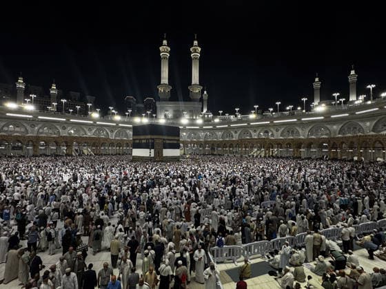 Muslim pilgrims perform farewell circumambulation, begin leaving Kaaba MECCA, SAUDI ARABIA - MAY 30: Muslim pilgrims perform the farewell circumambulation (Tawaf al-Wadaa) at the Kaaba before departing the holy city of Mecca, Saudi Arabia on May 30, 2026. Prior to this final ritual completing their Hajj pilgrimage, they fulfilled their duty of waqfah in Arafat and Muzdalifah on the eve of Eid al-Adha, proceeded to Jamarat to throw pebbles at the Akaba jamrah (the grand devil), and subsequently performed the visit circumambulation (Tawaf al-Ziyarah) and Sa i. Ali Atmaca Anadolu Mecca Saudi Arabia. Editorial use only. Please get in touch for any other usage.  Copyright: x2026xAnadoluxAlixAtmacax