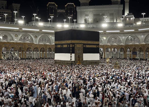 Muslim pilgrims perform farewell circumambulation, begin leaving Kaaba MECCA, SAUDI ARABIA - MAY 30: Muslim pilgrims perform the farewell circumambulation (Tawaf al-Wadaa) at the Kaaba before departing the holy city of Mecca, Saudi Arabia on May 30, 2026. Prior to this final ritual completing their Hajj pilgrimage, they fulfilled their duty of waqfah in Arafat and Muzdalifah on the eve of Eid al-Adha, proceeded to Jamarat to throw pebbles at the Akaba jamrah (the grand devil), and subsequently performed the visit circumambulation (Tawaf al-Ziyarah) and Sa i. Ali Atmaca Anadolu Mecca Saudi Arabia. Editorial use only. Please get in touch for any other usage.  Copyright: x2026xAnadoluxAlixAtmacax