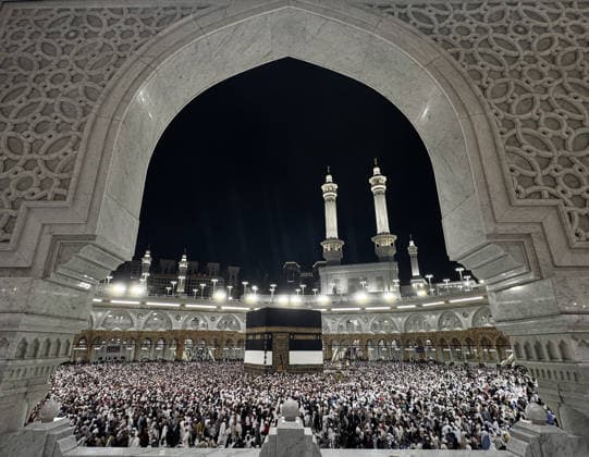 Muslim pilgrims perform farewell circumambulation, begin leaving Kaaba MECCA, SAUDI ARABIA - MAY 30: Muslim pilgrims perform the farewell circumambulation (Tawaf al-Wadaa) at the Kaaba before departing the holy city of Mecca, Saudi Arabia on May 30, 2026. Prior to this final ritual completing their Hajj pilgrimage, they fulfilled their duty of waqfah in Arafat and Muzdalifah on the eve of Eid al-Adha, proceeded to Jamarat to throw pebbles at the Akaba jamrah (the grand devil), and subsequently performed the visit circumambulation (Tawaf al-Ziyarah) and Sa i. Ali Atmaca Anadolu Mecca Saudi Arabia. Editorial use only. Please get in touch for any other usage.  Copyright: x2026xAnadoluxAlixAtmacax