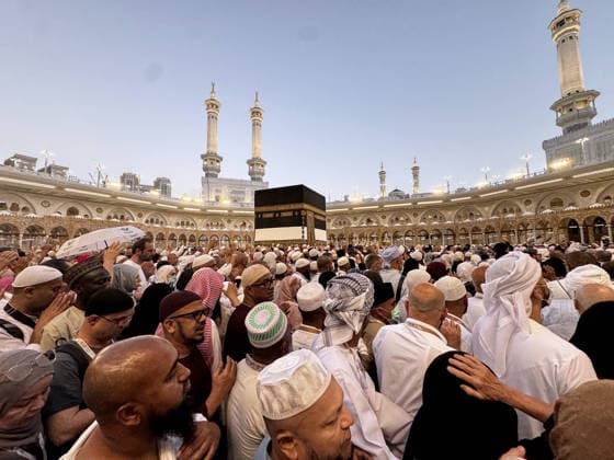 Muslim pilgrims perform farewell circumambulation, begin leaving Kaaba MECCA, SAUDI ARABIA - MAY 30: Muslim pilgrims perform the farewell circumambulation (Tawaf al-Wadaa) at the Kaaba before departing the holy city of Mecca, Saudi Arabia on May 30, 2026. Prior to this final ritual completing their Hajj pilgrimage, they fulfilled their duty of waqfah in Arafat and Muzdalifah on the eve of Eid al-Adha, proceeded to Jamarat to throw pebbles at the Akaba jamrah (the grand devil), and subsequently performed the visit circumambulation (Tawaf al-Ziyarah) and Sa i. Ali Atmaca Anadolu Mecca Saudi Arabia. Editorial use only. Please get in touch for any other usage.  Copyright: x2026xAnadoluxAlixAtmacax