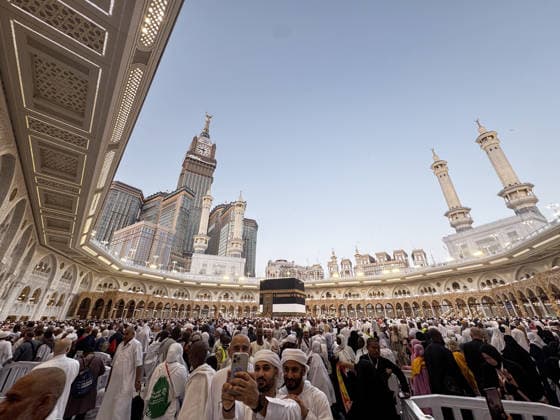 Muslim pilgrims perform farewell circumambulation, begin leaving Kaaba MECCA, SAUDI ARABIA - MAY 30: Muslim pilgrims perform the farewell circumambulation (Tawaf al-Wadaa) at the Kaaba before departing the holy city of Mecca, Saudi Arabia on May 30, 2026. Prior to this final ritual completing their Hajj pilgrimage, they fulfilled their duty of waqfah in Arafat and Muzdalifah on the eve of Eid al-Adha, proceeded to Jamarat to throw pebbles at the Akaba jamrah (the grand devil), and subsequently performed the visit circumambulation (Tawaf al-Ziyarah) and Sa i. Ali Atmaca Anadolu Mecca Saudi Arabia. Editorial use only. Please get in touch for any other usage.  Copyright: x2026xAnadoluxAlixAtmacax