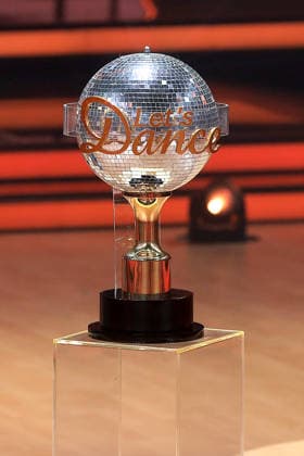 Finale der TV Sendung LetÂ s Dance in Köln Der Pokal beim Finale der 19. Staffel der RTL-Tanzshow LetÂ s Dance im Coloneum Köln NRW Deutschland *** Final of the TV show Lets Dance in Cologne The trophy at the final of the 19th season of the RTL dance show Lets Dance in the Coloneum Cologne NRW Germany Copyright: xMatthiasxGränzdörferx