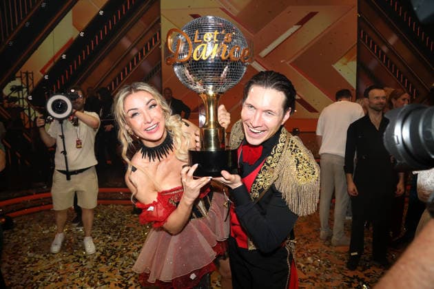 Finale der TV Sendung LetÂ s Dance in Köln Anna-Carina Woitschack und Evgeny Vinokurov beim Finale der 19. Staffel der RTL-Tanzshow LetÂ s Dance im Coloneum Köln NRW Deutschland *** Final of the TV show Lets Dance in Cologne Anna Carina Woitschack and Evgeny Vinokurov at the final of the 19th season of the RTL dance show Lets Dance at the Coloneum Cologne NRW Germany Copyright: xMatthiasxGränzdörferx