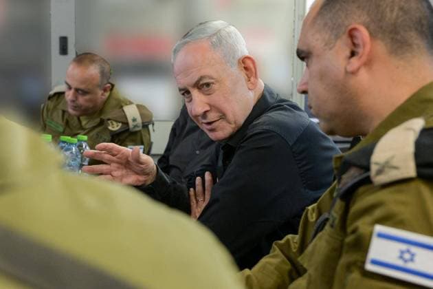 News Bilder des Tages Netanyahu Visits Israeli Forces on Northern Border Israeli Prime Minister Benjamin Netanyahu visits the 36th Division along Israel’s northern border, accompanied by Israeli Defense Minister Israel Katz and Deputy Chief of Staff Maj. Gen. Tamir Yadai, on May 30, 2026. Netanyahu and Katz received briefings from Northern Command chief Maj. Gen. Rafi Milo and 36th Division commander Brig. Gen. Yiftach Norkin on military activities in Lebanon and met with field brigade commanders. Photo by Israeli Prime Minister Office apaimages Israel’s northern border Israel’s northern border Palestinian Territory 300526_Jerusalem_IPMO_00(7) Copyright: xapaimagesxIsraelixPrimexMinisterxOfficex xapaimagesx