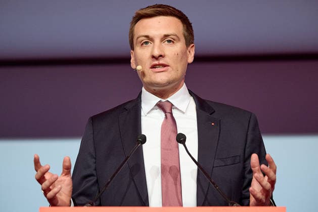 - Vösendorf (NÖ) 30.05.2026 - SPÖ NÖ Landesparteitag - Heute fand in Eventhotel Pyramide der Landesparteitag der SPÖ Niederösterreich mit Wahl des Vorsitzenden statt. PHOTO: SPÖ NÖ Vorsitzender und Landesrat Sven Hergovich bei seiner Rede. - Voesendorf (Lower Austria) - SPOe Lower Austria Regional Party Conference - The Lower Austria Regional Party Conference of the Socialist Party, at which the chairperson was elected, took place today at the Eventhotel Pyramide. SPÖ NÖ Landesparteitag *** Vösendorf NÖ 30 05 2026 SPÖ Lower Austria Regional Party Conference The Lower Austria Regional Party Conference of the Socialist Party, at which the chairperson was elected, took place today at the Eventhotel Pyramide SPÖ Lower Austria Regional Part 