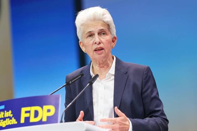News Bilder des Tages Berlin, Deutschland, 30.05.2026: Estrel: 77. Bundesparteitag der FDP: Marie-Agnes Strack-Zimmermann hält eine Rede und bewirbt sich für den Parteivorsitz *** Berlin, Germany, 30 05 2026 Estrel 77 Federal Party Conference of the FDP Marie Agnes Strack Zimmermann gives a speech and applies for the party chairmanship Copyright: xdtsxNachrichtenagenturx dts_121172