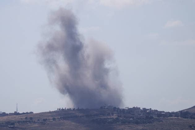 Israeli attacks on southern Lebanon continue on the 4th day of Eid al-Adha NABATIEH, LEBANON - MAY 30: Smoke rises above the areas where Israeli army carried out airstrikes, violating the ceasefire, in Kfar Tebnit of Nabatieh, Lebanon on May 30, 2026. Ramiz Dallah Anadolu Nabatieh Lebanon. Editorial use only. Please get in touch for any other usage.  Copyright: x2026xAnadoluxRamizxDallahx