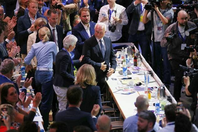Berlin, Deutschland, 30.05.2026: Estrel: 77. Bundesparteitag der FDP: Marie-Agnes Strack-Zimmermann gratuliert Wolfgang Kubicki nach dessen Wahl zum Parteichef *** Berlin, Germany, 30 05 2026 Estrel 77 FDP Federal Party Conference Marie Agnes Strack Zimmermann congratulates Wolfgang Kubicki after his election as party leader Copyright: xdtsxNachrichtenagenturx dts_121189
