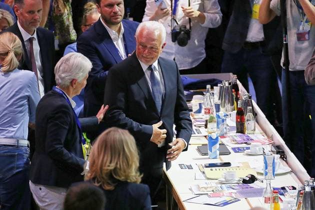 Berlin, Deutschland, 30.05.2026: Estrel: 77. Bundesparteitag der FDP: Marie-Agnes Strack-Zimmermann gratuliert Wolfgang Kubicki nach dessen Wahl zum Parteichef *** Berlin, Germany, 30 05 2026 Estrel 77 FDP Federal Party Conference Marie Agnes Strack Zimmermann congratulates Wolfgang Kubicki after his election as party leader Copyright: xdtsxNachrichtenagenturx dts_121190